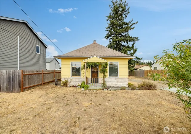 Photo 1 of Single family home for sale at 1442 E Whidbey Ave, Oak Harbor, WA 98277 | MLS# NWM2577922 | Listing updated on 2026-09-19