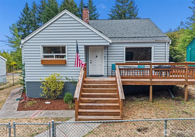 Photo 1 of Single family home for sale at 224 Bremerton Blvd W, Bremerton, WA 98312 | MLS# NWM2577926 | Listing updated on 2026-10-01