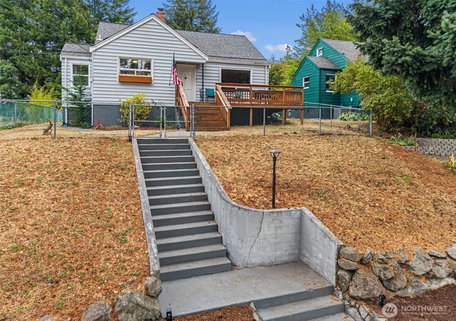 Photo 2 of Single family home for sale at 224 Bremerton Blvd W, Bremerton, WA 98312 | MLS# NWM2577926 | Listing updated on 2026-10-01