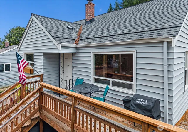 Photo 3 of Single family home for sale at 224 Bremerton Blvd W, Bremerton, WA 98312 | MLS# NWM2577926 | Listing updated on 2026-10-01