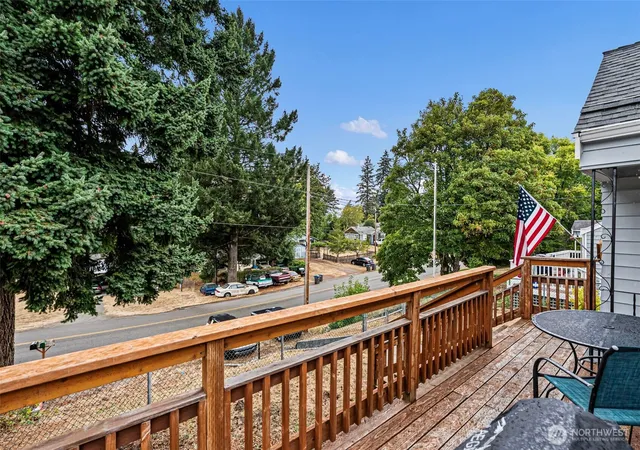 Photo 3 of Single family home for sale at 224 Bremerton Blvd W, Bremerton, WA 98312 | MLS# NWM2577926 | Listing updated on 2026-10-01