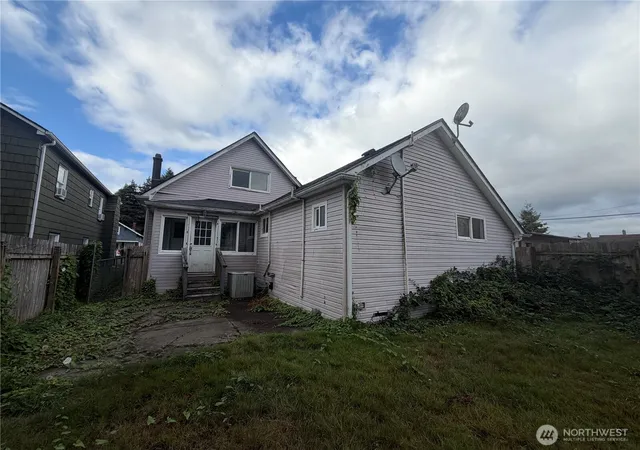 Photo 2 of Sale Pending at 152 Karr Ave, Hoquiam, WA 98550 | MLS# NWM2577929 | Listing updated on 2026-09-30
