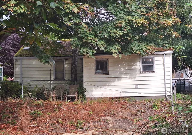 Photo 2 of Single family home for sale at 5647 38th Avenue Sw, Seattle, WA 98126 | MLS# NWM2577946 | Listing updated on 2026-09-25