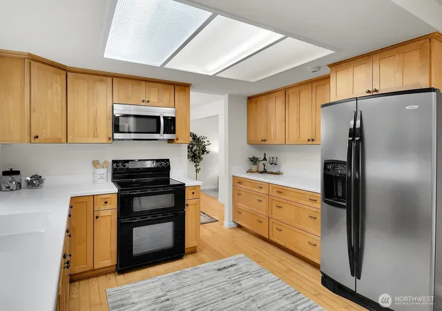 Photo 3 of Single family home for sale at 1425 172nd Place Ne, Bellevue, WA 98008 | MLS# NWM2577970 | Listing updated on 2026-09-24