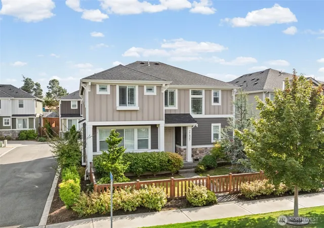 Photo 3 of Single family home for sale at 27427 14th Place S, Des Moines, WA 98198 | MLS# NWM2578013 | Listing updated on 2026-09-25