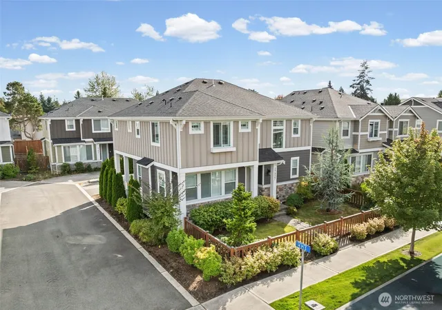 Photo 3 of Single family home for sale at 27427 14th Place S, Des Moines, WA 98198 | MLS# NWM2578013 | Listing updated on 2026-09-25