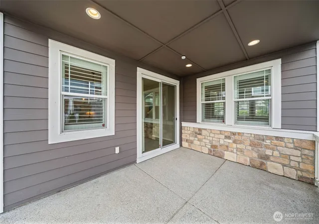 Photo 4 of Single family home for sale at 27427 14th Place S, Des Moines, WA 98198 | MLS# NWM2578013 | Listing updated on 2026-09-25