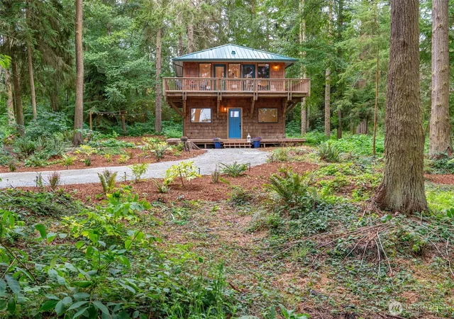 Photo 2 of Single family home for sale at 1580 W Beach Rd, Oak Harbor, WA 98277 | MLS# NWM2578028 | Listing updated on 2026-09-23