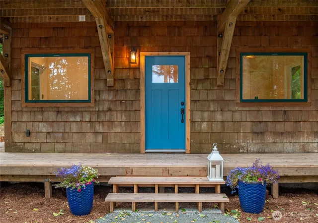 Photo 3 of Single family home for sale at 1580 W Beach Rd, Oak Harbor, WA 98277 | MLS# NWM2578028 | Listing updated on 2026-09-23