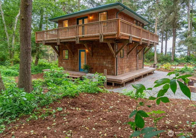 Single family home for sale at 1580 W Beach Rd, Oak Harbor, WA 98277 | MLS# NWM2578028