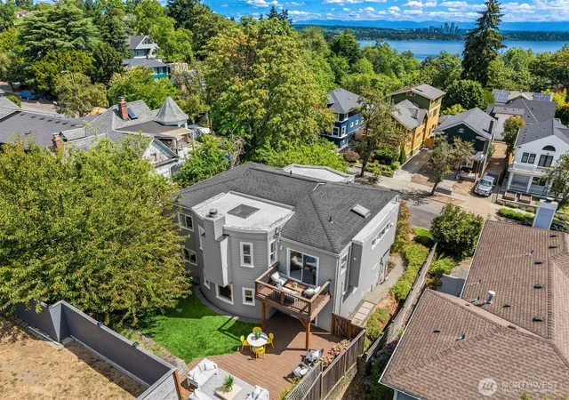 Photo 2 of Single family home for sale at 209 32nd Avenue, Seattle, WA 98122 | MLS# NWM2578042 | Listing updated on 2026-10-02