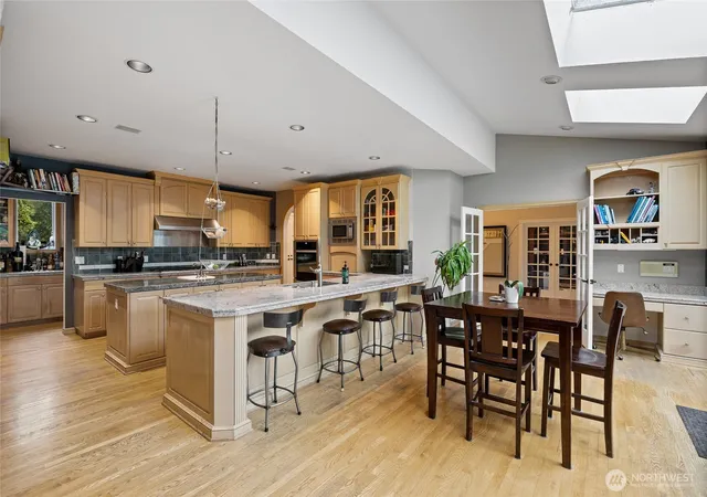 Photo 4 of Single family home for sale at 1018 254th Avenue NE, Sammamish, WA 98074 | MLS# NWM2578065 | Listing updated on 2026-09-25