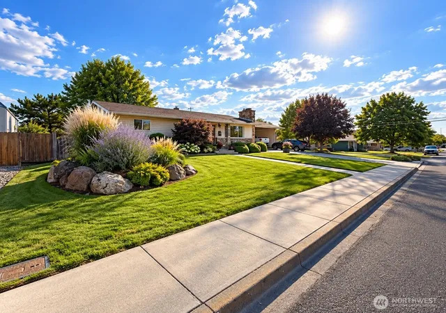 Photo 1 of Single family home for sale at 808 E Oak St, Othello, WA 99344 | MLS# NWM2578105 | Listing updated on 2026-09-22