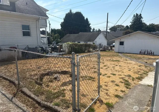 Photo 4 of Single family home for sale at 1936 S M St, Tacoma, WA 98405 | MLS# NWM2578140 | Listing updated on 2026-09-25