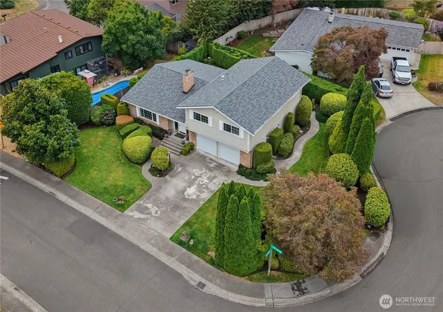 Photo 2 of Single family home for sale at 32125 27th Avenue Sw, Federal Way, WA 98023 | MLS# NWM2578199 | Listing updated on 2026-09-25