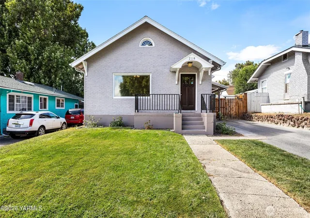 Single family home for sale at 218 S 15th Avenue, Yakima, WA 98902 | MLS# NWM2578218