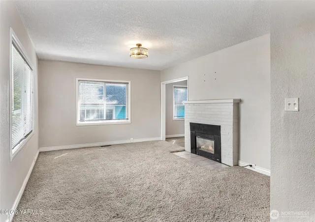Photo 3 of Single family home for sale at 218 S 15th Avenue, Yakima, WA 98902 | MLS# NWM2578218 | Listing updated on 2026-09-25