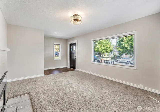 Photo 3 of Single family home for sale at 218 S 15th Avenue, Yakima, WA 98902 | MLS# NWM2578218 | Listing updated on 2026-09-25