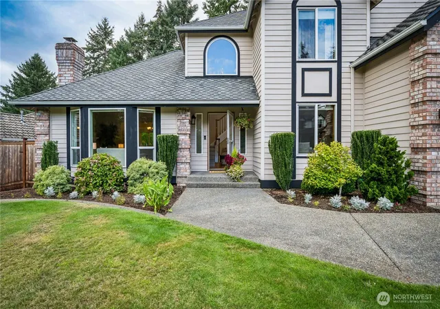 Photo 2 of Single family home for sale at 6912 65th Avenue W, Lakewood, WA 98499 | MLS# NWM2578306 | Listing updated on 2026-09-25