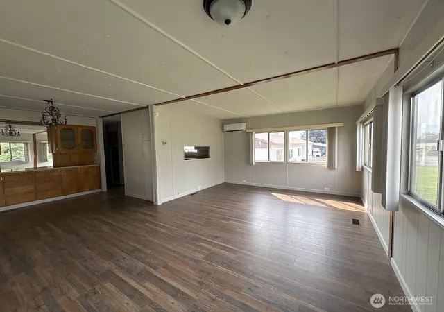 Photo 2 of Sale Pending at 1822 Se Soden St Ne, East Wenatchee, WA 98802 | MLS# NWM2578319 | Listing updated on 2026-09-11