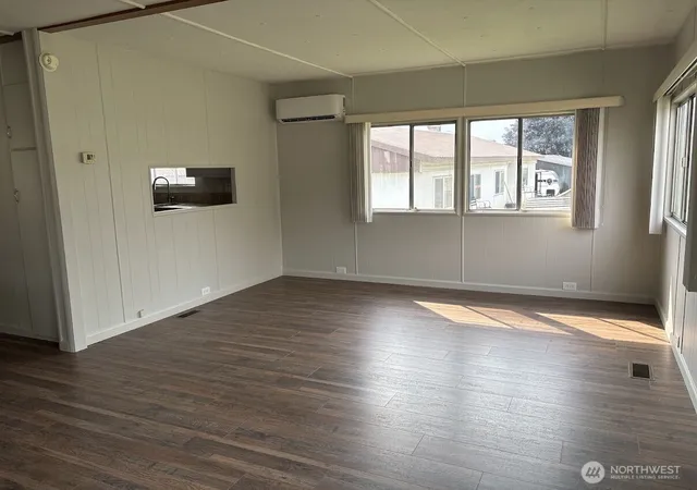 Photo 3 of Sale Pending at 1822 Se Soden St Ne, East Wenatchee, WA 98802 | MLS# NWM2578319 | Listing updated on 2026-09-11