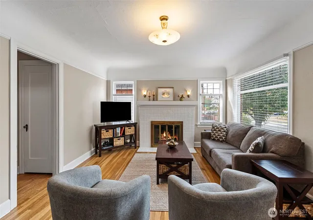 Photo 3 of Sale Pending at 1008 High Ave, Bremerton, WA 98337 | MLS# NWM2578397 | Listing updated on 2026-09-25