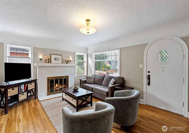 Photo 3 of Sale Pending at 1008 High Ave, Bremerton, WA 98337 | MLS# NWM2578397 | Listing updated on 2026-09-25