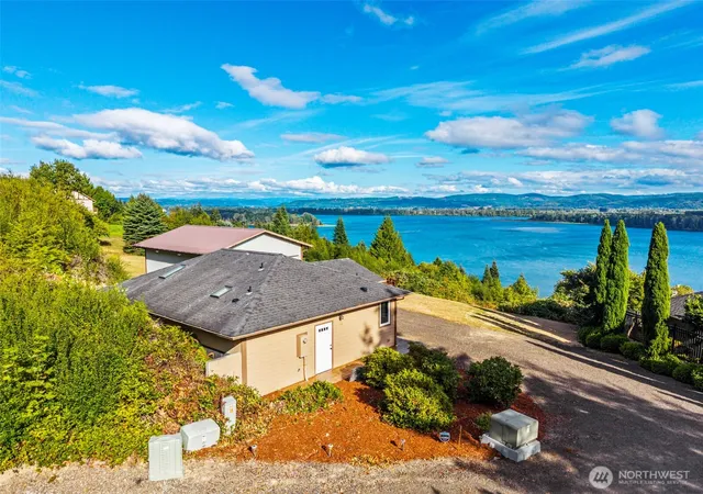 Photo 2 of Single family home for sale at 1664 E State Route 4, Cathlamet, WA 98612 | MLS# NWM2578483 | Listing updated on 2026-09-25