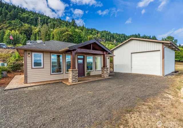 Photo 3 of Single family home for sale at 1664 E State Route 4, Cathlamet, WA 98612 | MLS# NWM2578483 | Listing updated on 2026-09-25