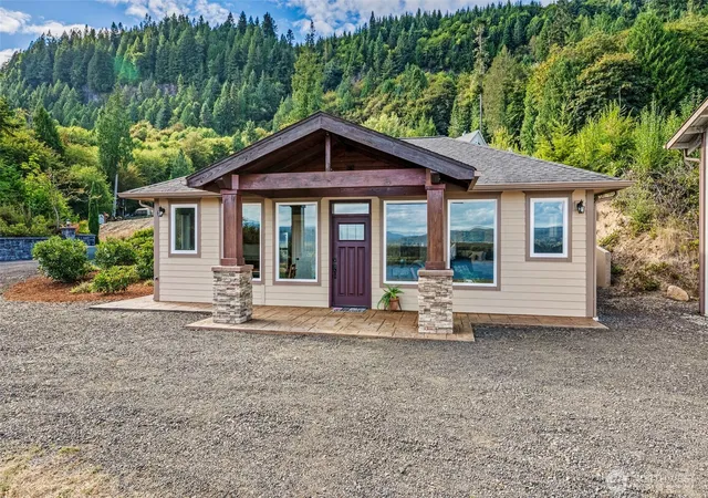 Photo 3 of Single family home for sale at 1664 E State Route 4, Cathlamet, WA 98612 | MLS# NWM2578483 | Listing updated on 2026-09-25