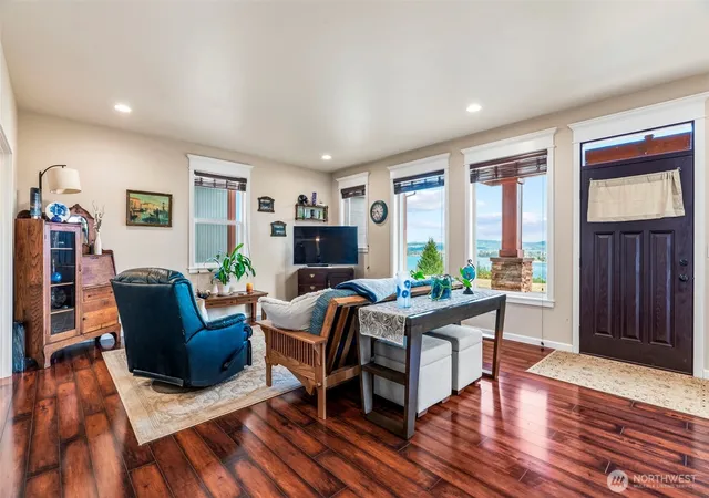 Photo 4 of Single family home for sale at 1664 E State Route 4, Cathlamet, WA 98612 | MLS# NWM2578483 | Listing updated on 2026-09-25