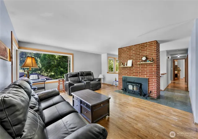 Photo 4 of Single family home for sale at 17553 7th Avenue NE, Shoreline, WA 98155 | MLS# NWM2578516 | Listing updated on 2026-09-25