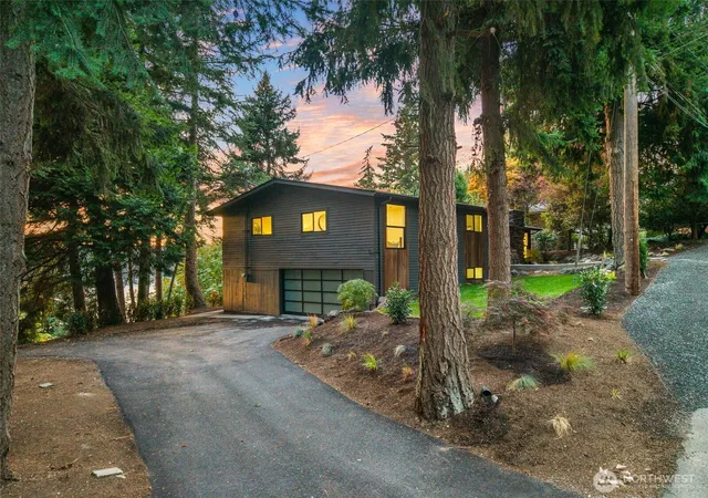 Photo 2 of Single family home for sale at 6123 110th Avenue Se, Bellevue, WA 98006 | MLS# NWM2578528 | Listing updated on 2026-09-30