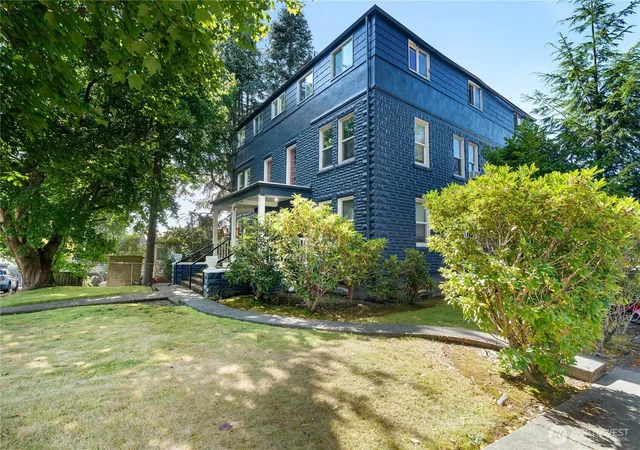 Photo 3 of Multi family home for sale at 721 N K St, Aberdeen, WA 98520 | MLS# NWM2578576 | Listing updated on 2026-09-25