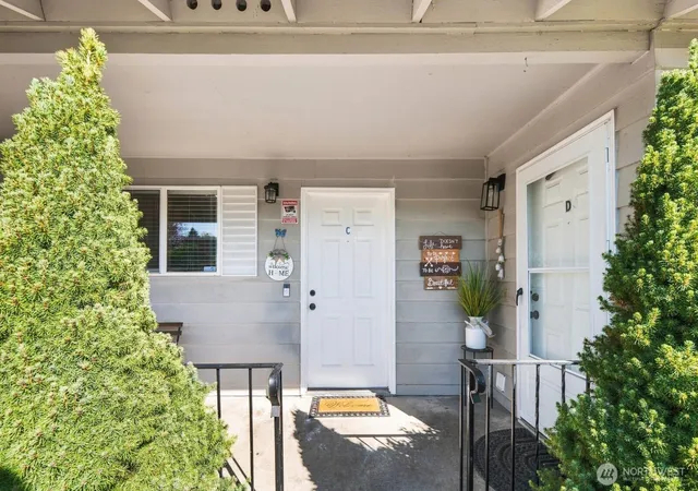 Photo 2 of Condo for sale at 12404 Se 272nd Place #C, Kent, WA 98030 | MLS# NWM2578677 | Listing updated on 2026-09-25