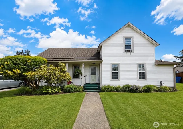 Single family home for sale at 312 Taylor St SW, Orting, WA 98360 | MLS# NWM2578689
