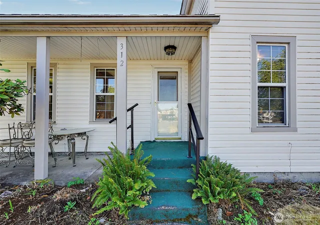 Photo 2 of Single family home for sale at 312 Taylor St Sw, Orting, WA 98360 | MLS# NWM2578689 | Listing updated on 2026-09-30