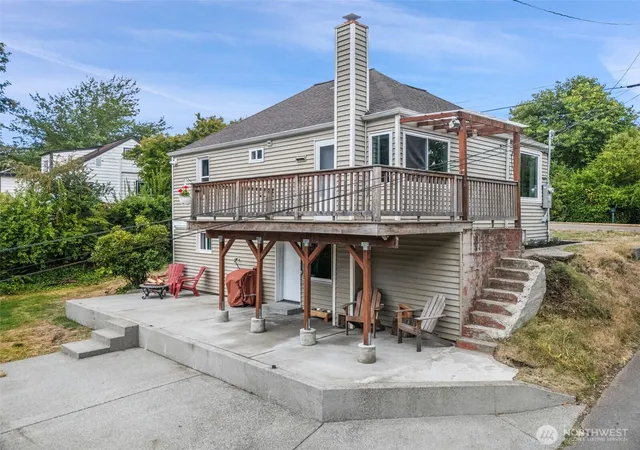 Photo 3 of Sale Pending at 713 Hull Ave, Port Orchard, WA 98366 | MLS# NWM2578731 | Listing updated on 2026-09-25