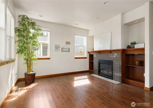 Photo 4 of Single family home for sale at 1851 SW Downfield Way, Oak Harbor, WA 98277 | MLS# NWM2578735 | Listing updated on 2026-09-25