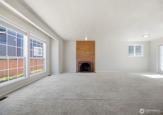 Photo 4 of Single family home for sale at 14447 86th Place NE, Kirkland, WA 98034 | MLS# NWM2578757 | Listing updated on 2026-09-26