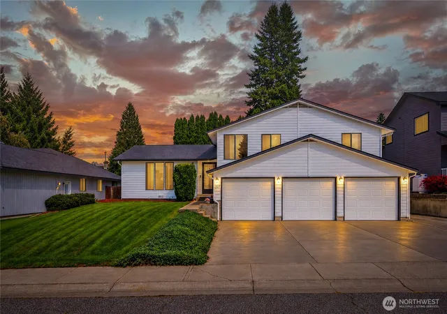 Photo 1 of Single family home for sale at 717 12th Street Ne, East Wenatchee, WA 98802 | MLS# NWM2578758 | Listing updated on 2026-09-24