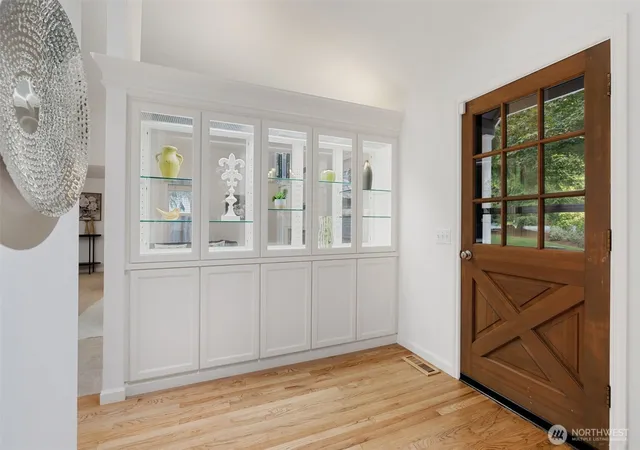 Photo 4 of Sale Pending at 1941 224th Place NE, Sammamish, WA 98074 | MLS# NWM2578763 | Listing updated on 2026-09-26