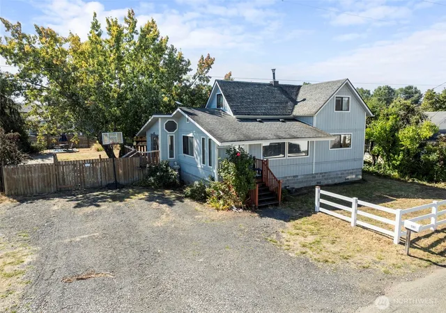 Photo 1 of Single family home for sale at 1261 Sw Elzina St, Chehalis, WA 98532 | MLS# NWM2578785 | Listing updated on 2026-09-25