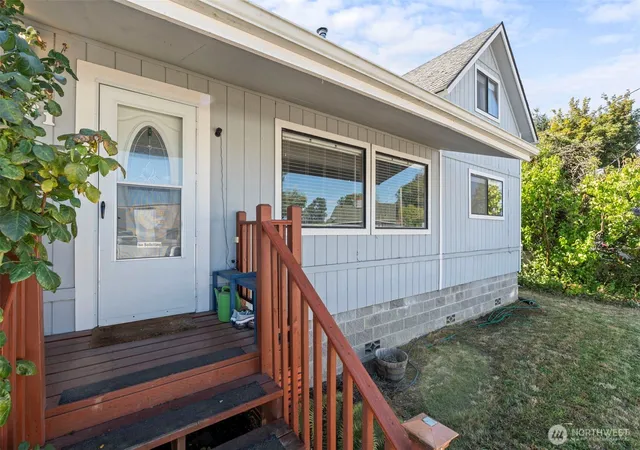 Photo 3 of Single family home for sale at 1261 Sw Elzina St, Chehalis, WA 98532 | MLS# NWM2578785 | Listing updated on 2026-09-25