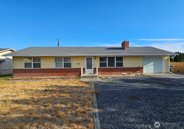 Photo 1 of Single family home for sale at 253 N Dale Rd, Moses Lake, WA 98837 | MLS# NWM2578789 | Listing updated on 2026-09-25