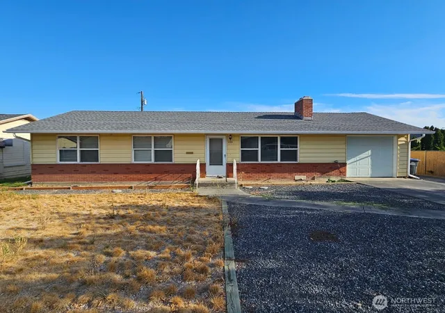Photo 2 of Single family home for sale at 253 N Dale Rd, Moses Lake, WA 98837 | MLS# NWM2578789 | Listing updated on 2026-09-25