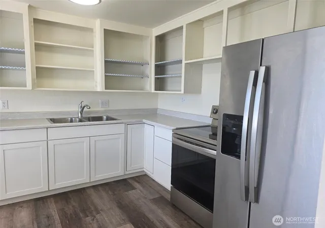 Photo 3 of Single family home for sale at 253 N Dale Rd, Moses Lake, WA 98837 | MLS# NWM2578789 | Listing updated on 2026-09-25