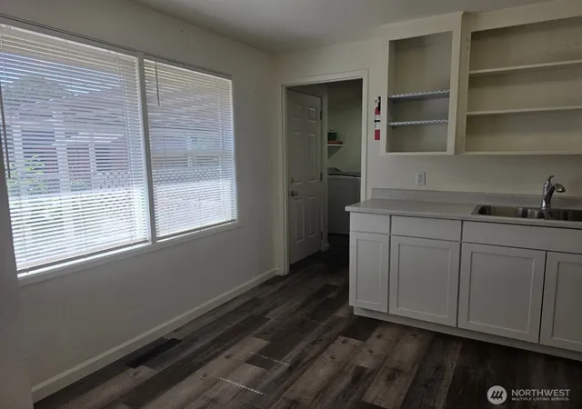 Photo 4 of Single family home for sale at 253 N Dale Rd, Moses Lake, WA 98837 | MLS# NWM2578789 | Listing updated on 2026-09-25