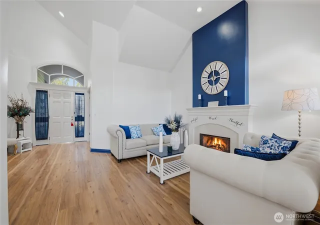 Photo 3 of Single family home for sale at 11627 E Oakmont Dr, Mukilteo, WA 98275 | MLS# NWM2578793 | Listing updated on 2026-09-28