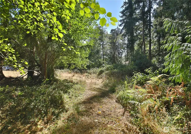 Photo 3 of Sale Pending at 2 Scenic Ave, Freeland, WA 98249 | MLS# NWM2578854 | Listing updated on 2026-09-30